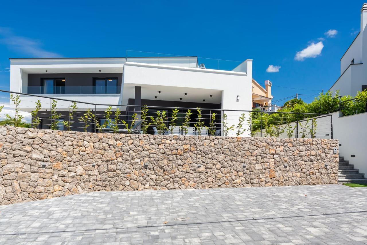 Deluxe Villa With Swimming Pool, Whirlpool On The Roof Terrace With A Beautiful Sea View - By Traveler Tourist Agency Krk Id 2169 II Sveti Vid-Miholjice Esterno foto