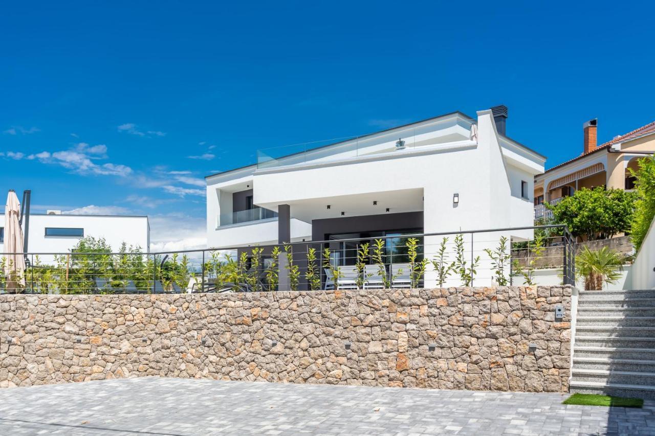 Deluxe Villa With Swimming Pool, Whirlpool On The Roof Terrace With A Beautiful Sea View - By Traveler Tourist Agency Krk Id 2169 II Sveti Vid-Miholjice Esterno foto