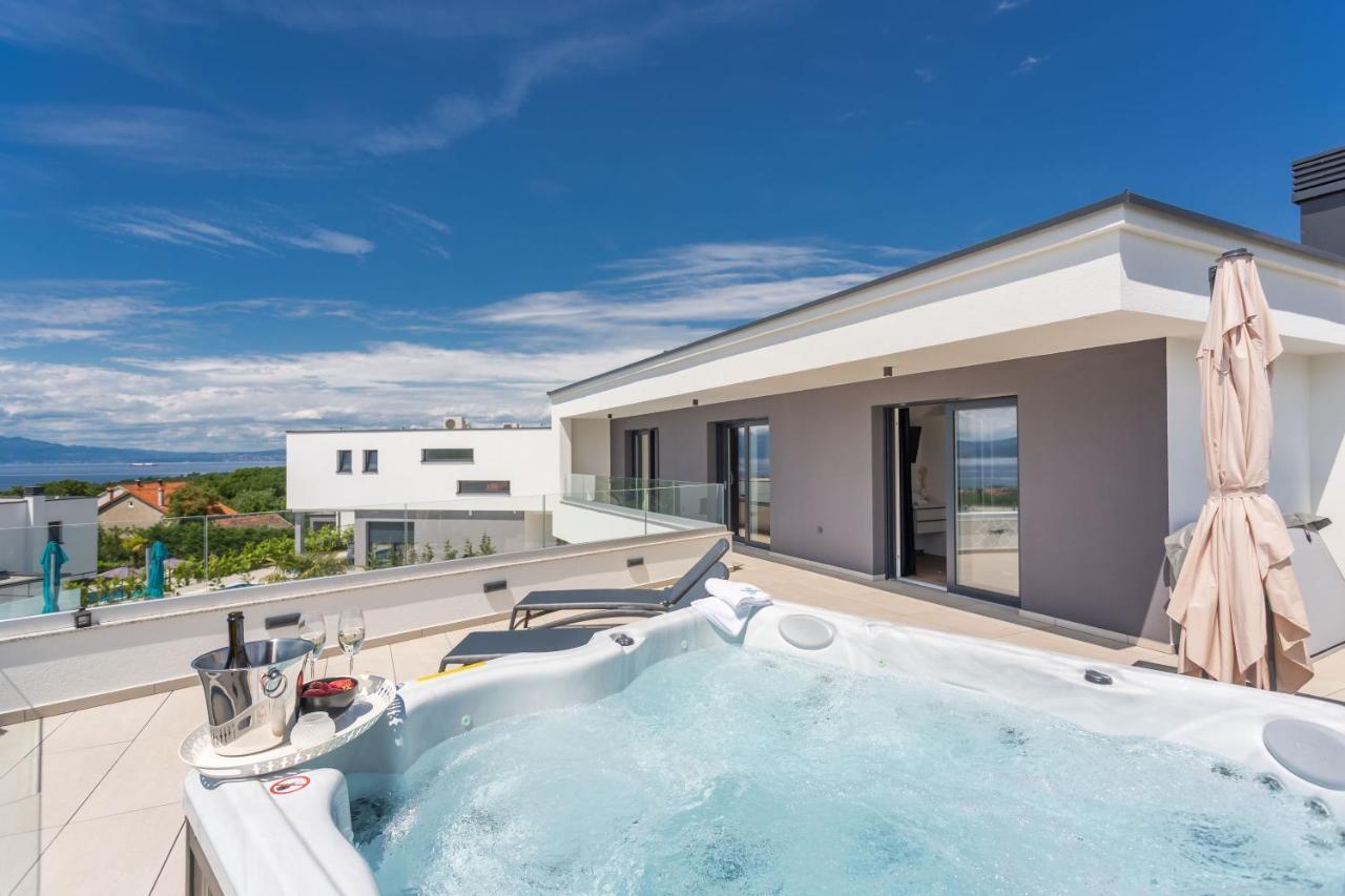 Deluxe Villa With Swimming Pool, Whirlpool On The Roof Terrace With A Beautiful Sea View - By Traveler Tourist Agency Krk Id 2169 II Sveti Vid-Miholjice Esterno foto